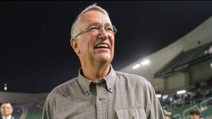 Fondo de inversión de Estados Unidos acusa a Salinas Pliego de no pagar un préstamo de 110 millones de dólares.