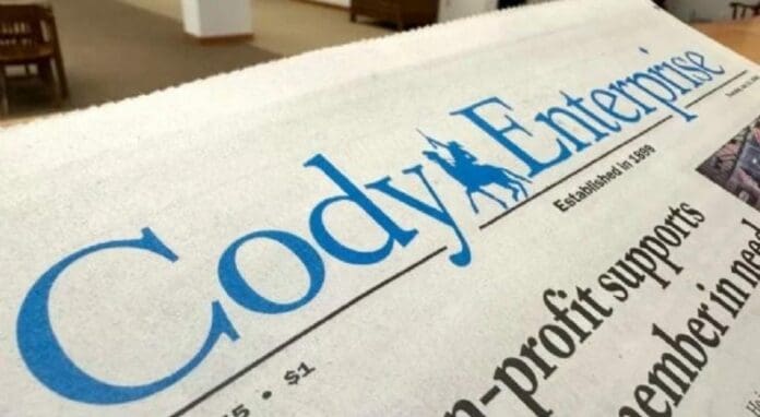 Renuncia un reportero en Estados Unidos luego que un colega descubriera que usaba la IA para redactar sus notas.