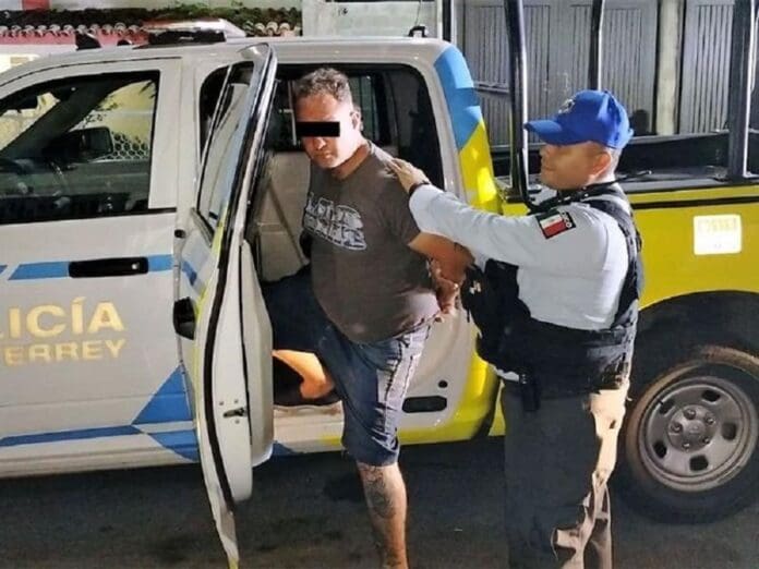 Sujeto golpea a su mamá en Monterrey porque le pidió que no anduviera encuerado en la casa