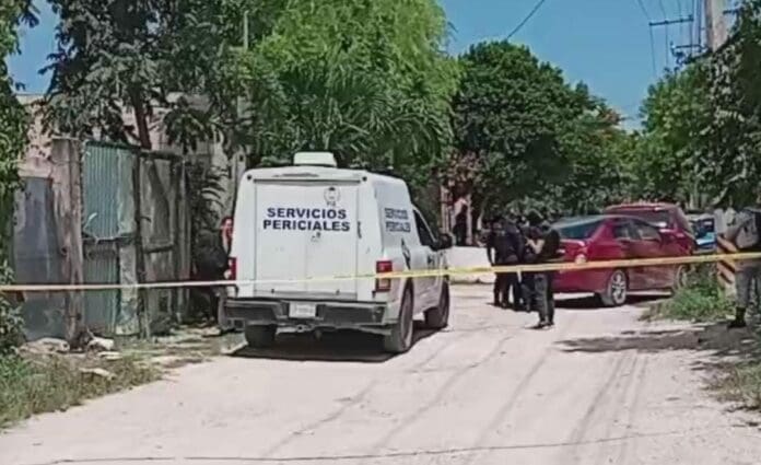 Continúa la violencia en Cancún, donde un ataque armado dejó dos personas muertas así como una más lesionada.