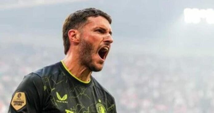 El delantero mexicano Santiago Giménez se ha reencontrado con el gol y ha anotado un doblete este domingo.