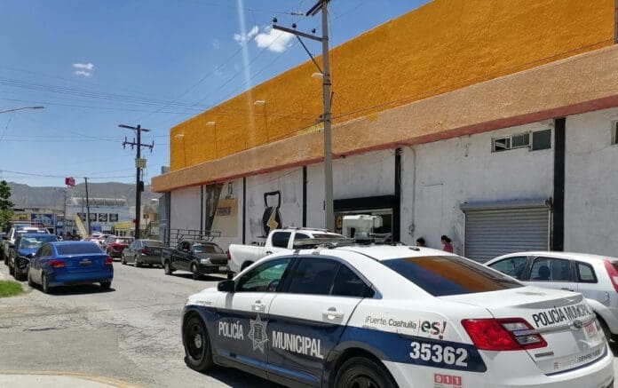 Muere joven de 22 años mientras hacía sentadillas en un gimnasio en Torreón, Coahuila