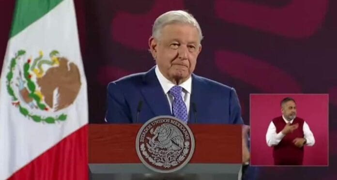 Opositores y empresarios podrían intentar sobornar a consejeros del INE para afectar a Morena, advirtió AMLO.