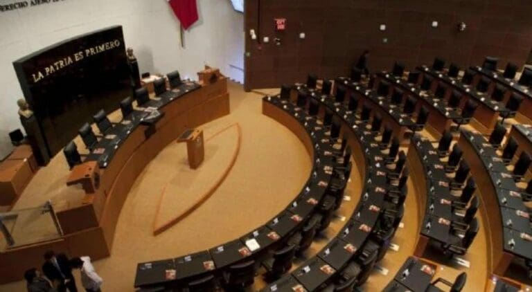 Morena se quedaría a tres escaños de lograr la mayoría calificada en el Senado, según el anteproyecto del INE.