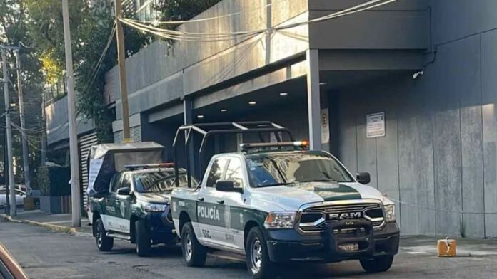 Niño de cuatro años cae desde el balcón de un edificio en CDMX; sufre heridas graves
