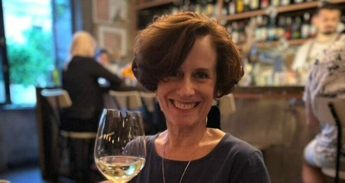 Gana Denise Dresser un amparo por las difamaciones que se han hecho de ella en la conferencia mañanera de AMLO.