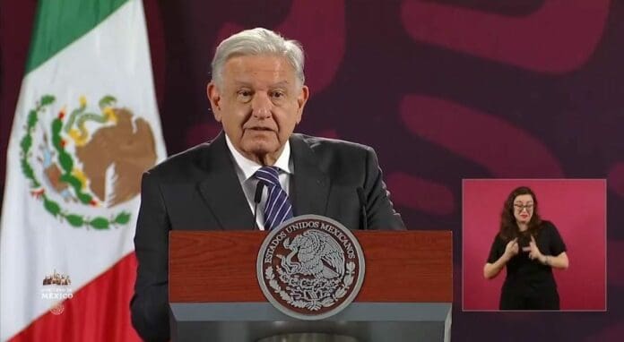 Celebra AMLO que el anteproyecto del INE conceda la mayoría calificada a Morena y aliados en la Cámara de Diputados.