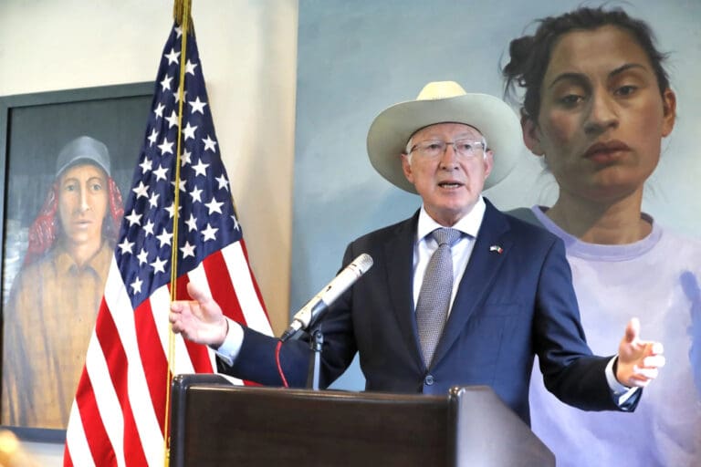Embajador de EE. UU. en México advierte que la reforma judicial de AMLO pone en riesgo la democracia