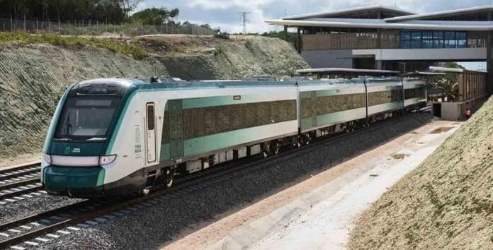 Aplican encuesta para conocer las inquietudes de habitantes de Felipe Carrillo Puerto respecto al Tren Maya.