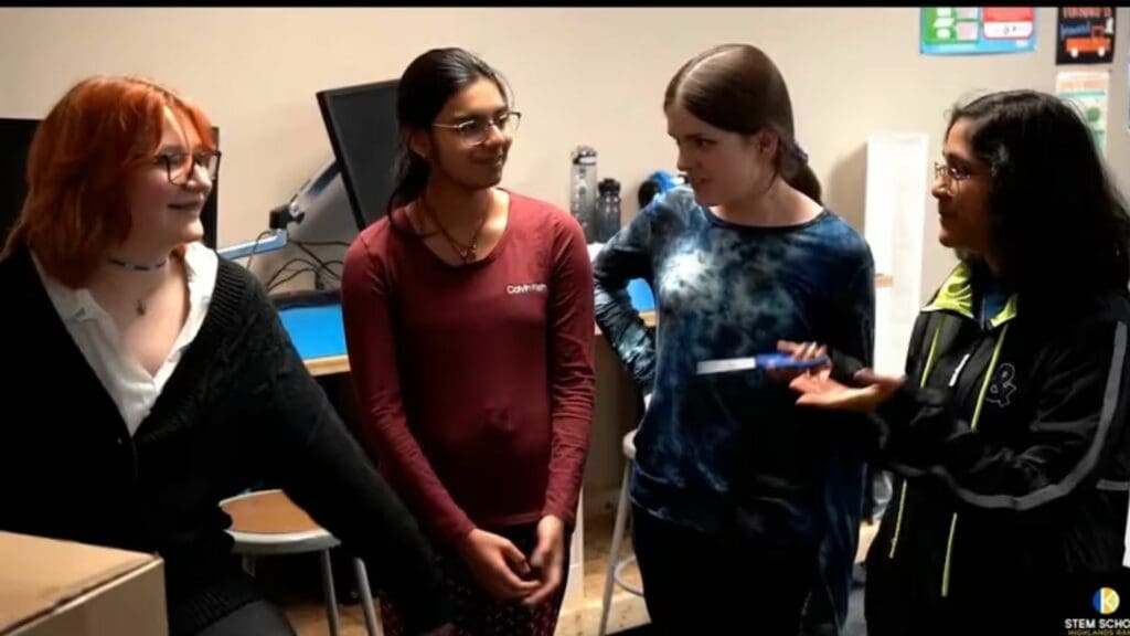 Adolescentes crean dispositivo que evitaría que animales fueran atropellados