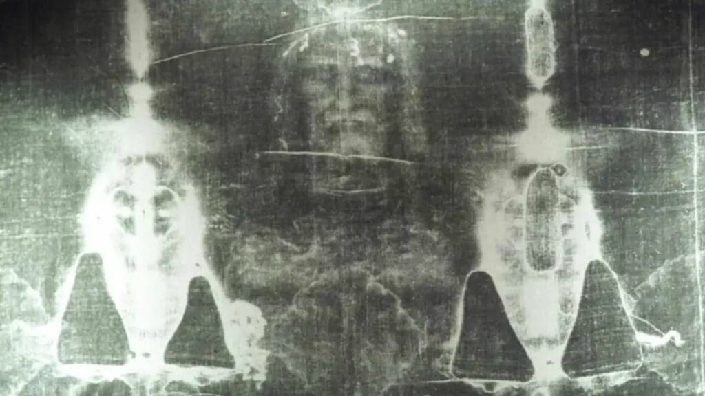 Recrean el rostro de Jesús en la "Sábana Santa" utilizando la Inteligencia Artificial