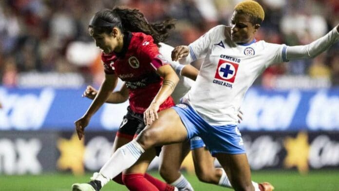 Video: Alburean a comentarista de Caliente TV durante transmisión de Xolas vs Cruz Azul Femenil