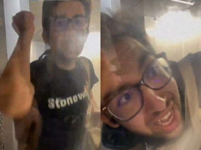 VIDEO: Turista llega tarde a vuelo, se enoja y se pelea con la puerta del avión