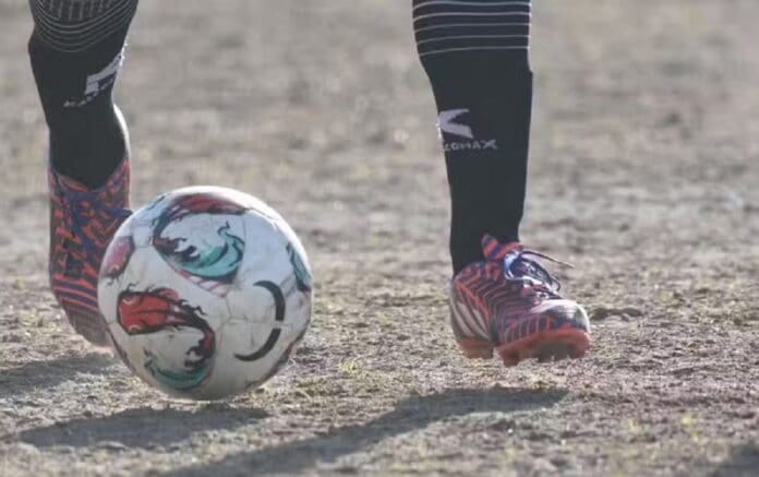 Futbolista ataca a un rival con un cuchillo en pleno partido en Argentina