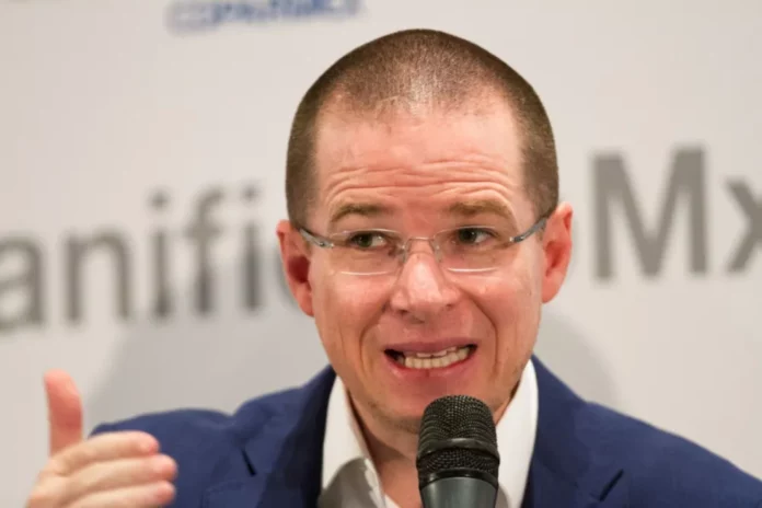 Ricardo Anaya reaparece en México para registrarse en el Senado