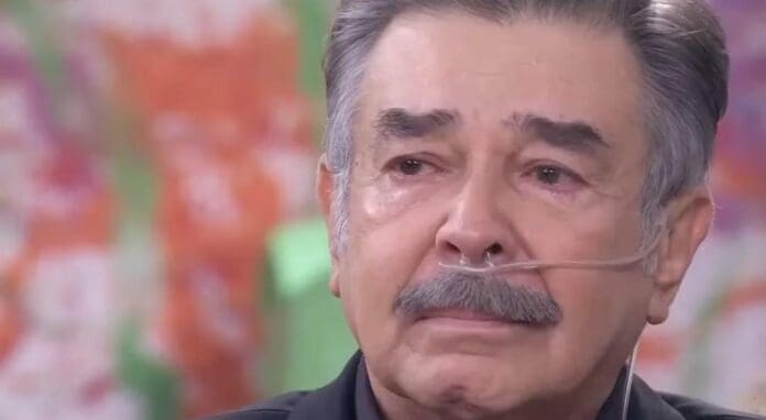 Denuncia el actor Jorge Ortiz de Pinedo que la seguridad del AICM le impidió volar con un tanque de oxígeno.