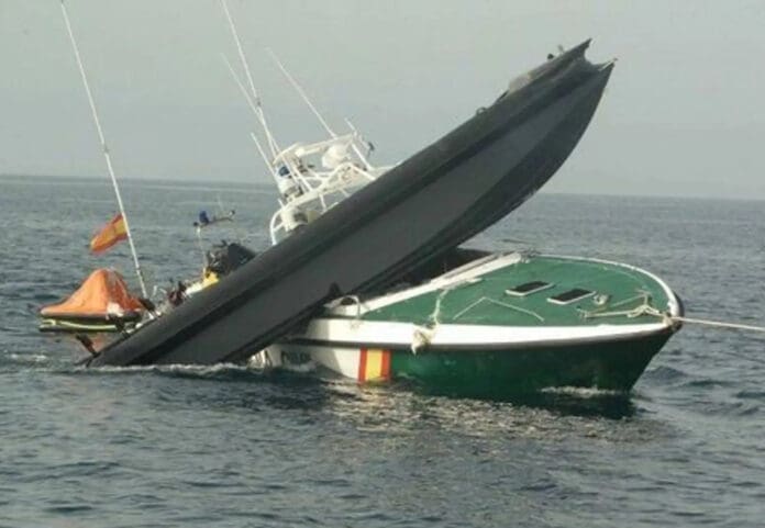 Video: Guardia Civil de España embiste lancha de migrantes que acaban arrollados