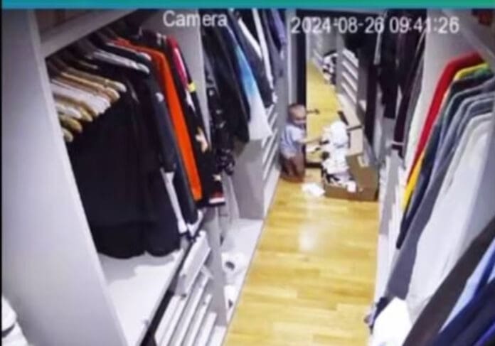 Video: Bebé del futbolista Lautaro Martínez fue rescatado tras casi ser aplastado por un espejo gigante