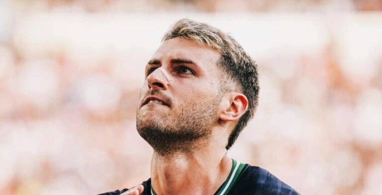 Tras la oferta del Nottingham Forest inglés, se habla del interés del Bayer Leverkusen en Santiago Giménez.