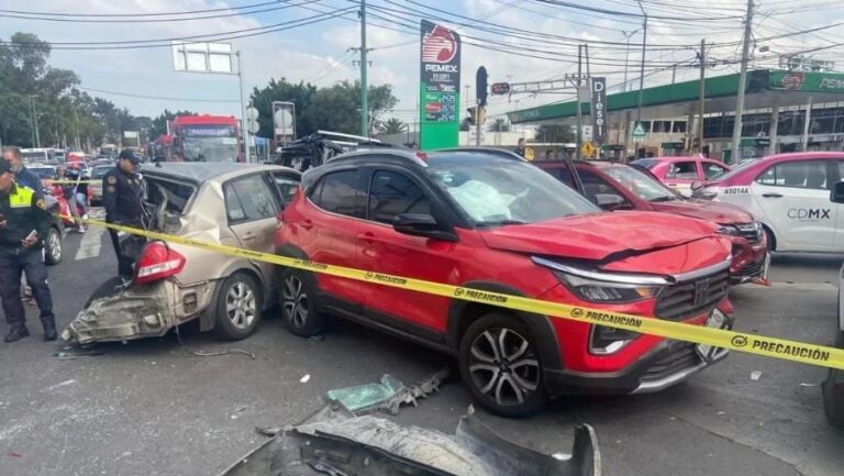 Video: Metrobús se queda sin frenos y embiste a 11 vehículos, dejando varios heridos en CDMX