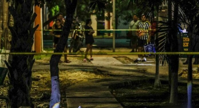 Se ha informado que dos de los tres sujetos ejecutados en Paraíso Maya de Cancún el fin de semana han sido identificados por sus familiares.