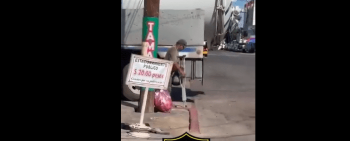 Captan a hombre fingiendo discapacidad para mendigar