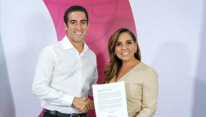 Eugenio Segura presenta su renuncia a Mara Lezama como titular de Sefiplan para irse al Senado de la República.