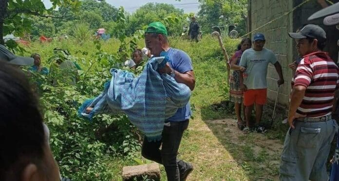 Una tragedia ocurrió en Oaxaca. Un adolescente de 16 años de edad asesinó a machetazos a un niño de tan solo ocho años.