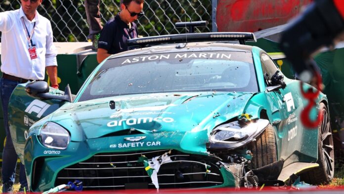 Video: Vehículo de seguridad de la F1 sufre aparatoso choque en el GP de Italia