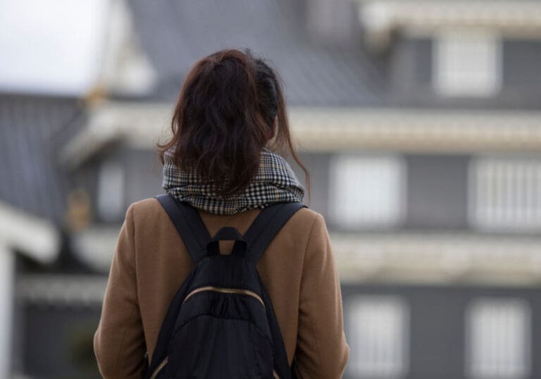 Mujer compra tres casas antes de los 35 años ahorrando en comida y ropa durante 15 años en Japón