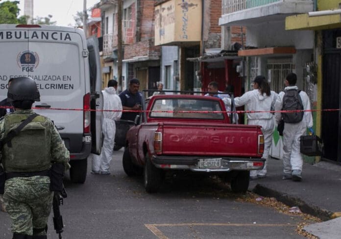 Mueren seis hombres al estallar una fábrica de explosivos operada por narcos en Michoacán