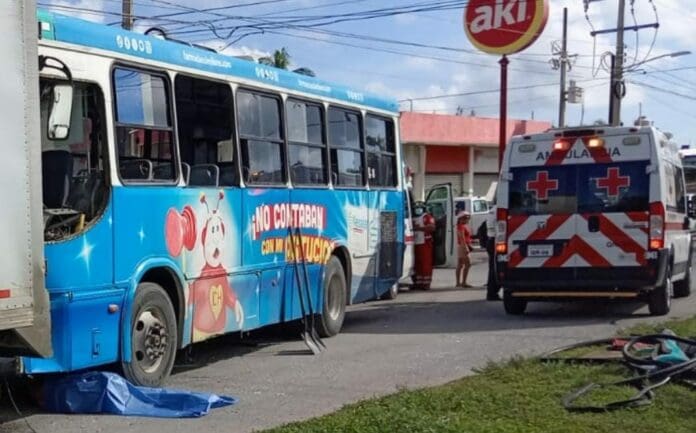 El chofer de una unidad de Turicun murió este domingo en Cancún luego de que se viera involucrado en un percance en la Supermanzana 227.