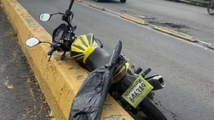 Mueren dos motociclistas al ser arrollados por un Mexibús en Ecatepec