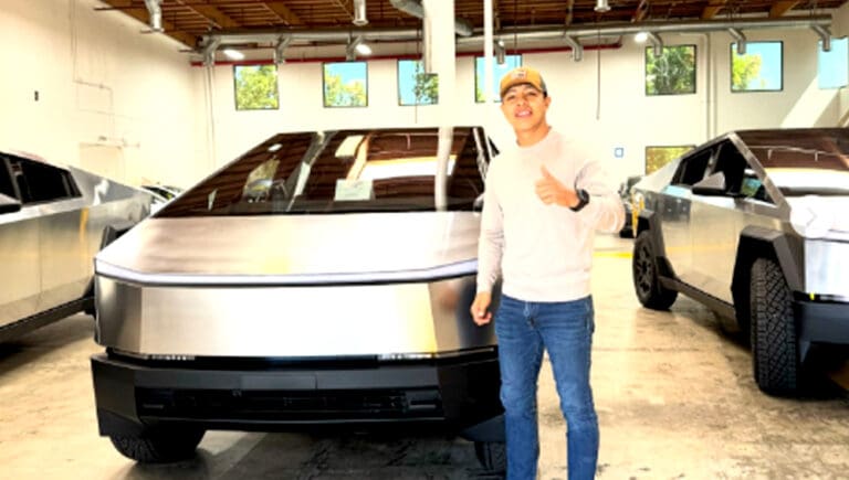 Boxeador Jaime Munguía con nueva “carriola” de 2.6 mdp: un Tesla Cybertruck