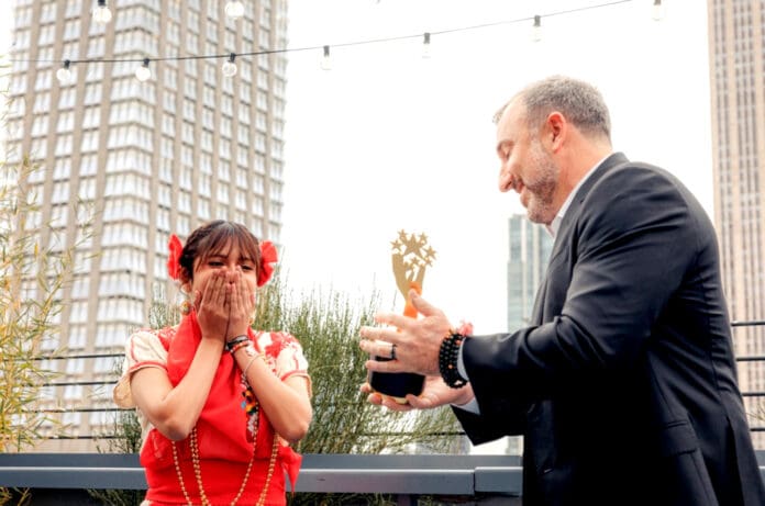 Video: ¡Orgullo nacional! Joven veracruzana es la mejor estudiante del planeta