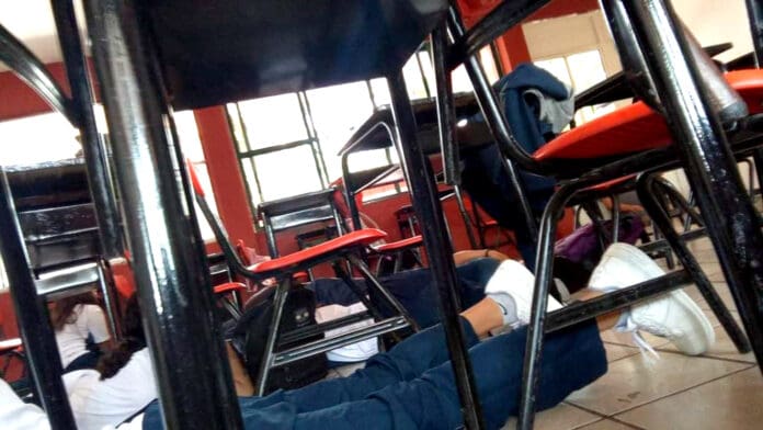 Video: Celaya, tierra sin ley; sicarios entran a tiros a secundaria por un alumno