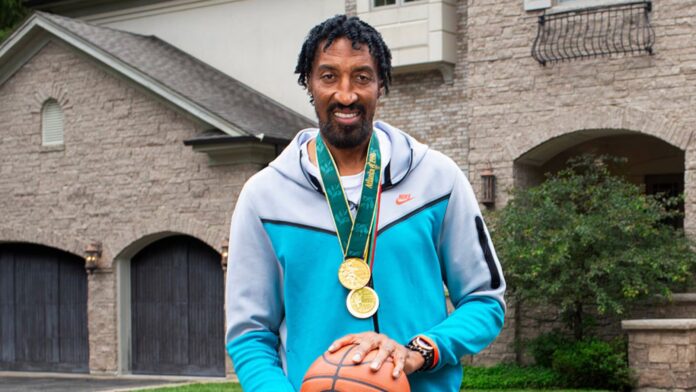 Video: Captan a Scottie Pippen jugando una ‘reta’ de básquet en calles de CDMX