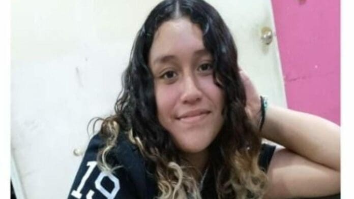 Ciudadanos y autoridades buscan en Playa del Carmen a la joven de 16 años de edad, Rosa Estefanía Vázquez Antonio.