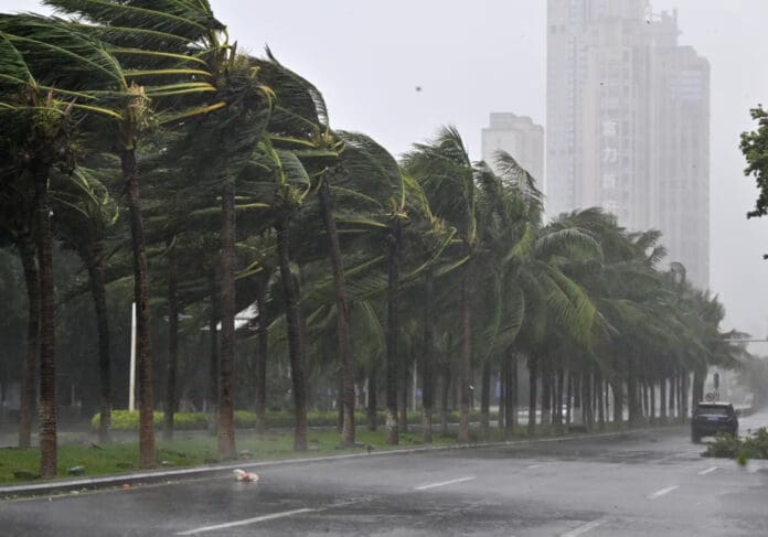 Videos: Devastador supertifón Yagi causa estragos tras su llegada a China