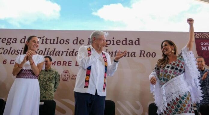 Agradece Mara Lezama a AMLO por la entrega de los primeros mil 774 títulos de propiedad en la Colosio de Playa del Carmen.