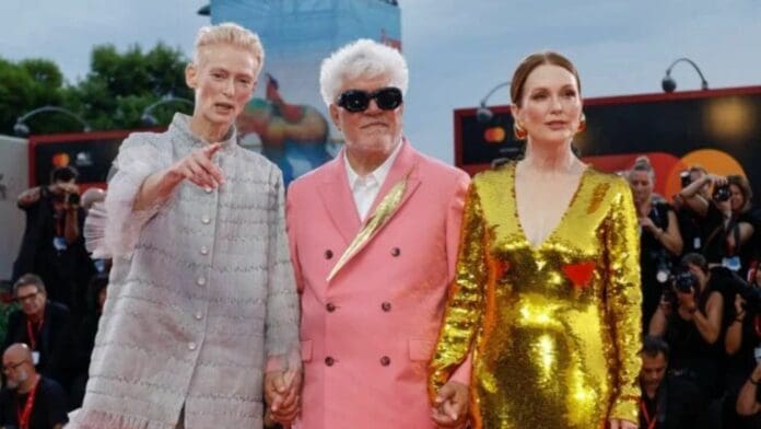 Gana Pedro Almodóvar León de Oro en Festival de Cine de Venecia por su película 