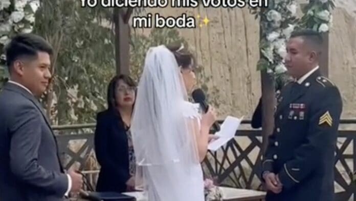 VIDEO: Se viralizan los graciosos votos de una novia en plena ceremonia