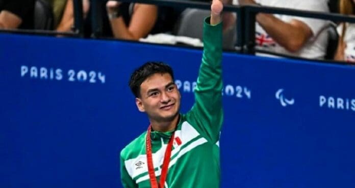 Denuncia triple medallista mexicano en París 2024 que los paratletas solo son tomados en cuenta cada cuatro años.