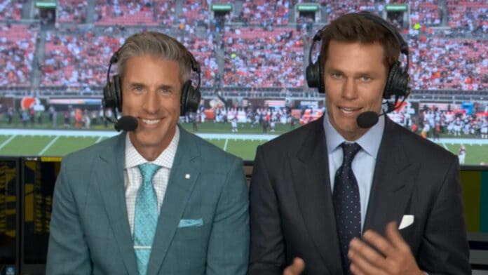 Fans de la NFL critican a Tom Brady en su debut como comentarista