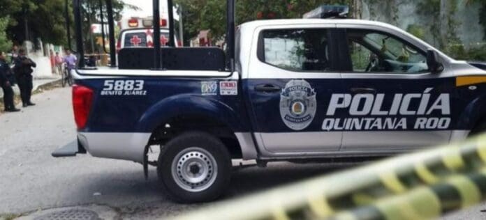 Los restos de un hombre en estado de descomposición fueron hallados en Cancún este lunes, en la zona del fraccionamiento Villas del Mar Plus.