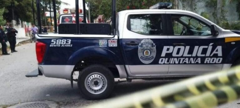 Los restos de un hombre en estado de descomposición fueron hallados en Cancún este lunes, en la zona del fraccionamiento Villas del Mar Plus.