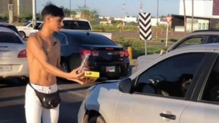 Surge “Lord Chocolates” y enamora a las automovilistas de Monterrey por su físico