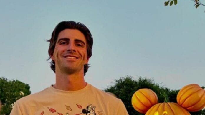 Muere modelo y tiktoker tras participar en el maratón de Disneyland, se desplomó tras cruzar la meta