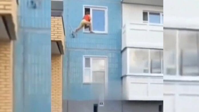 Mujer cae desde un segundo piso por estar espiando a su esposo infiel