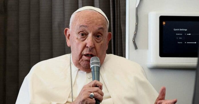 Papa Francisco critica a Harris y Trump